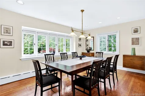10 Crescent Road Port Washington NY 11050
