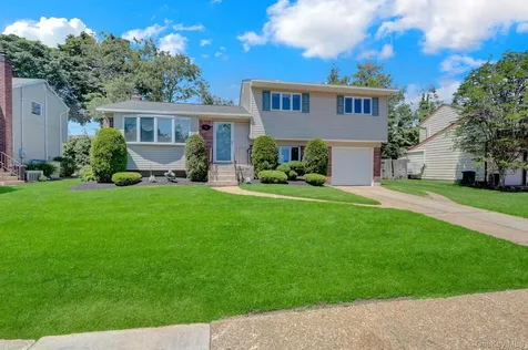 33 Brook Path Plainview NY 11803