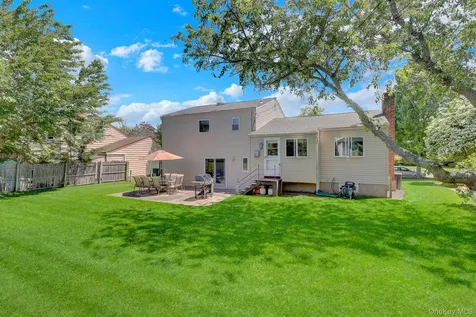 33 Brook Path Plainview NY 11803