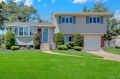 33 Brook Path Plainview NY 11803