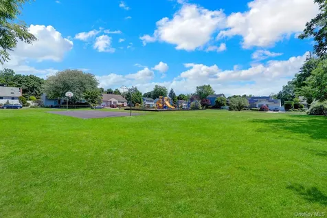 33 Brook Path Plainview NY 11803