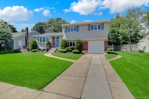 33 Brook Path Plainview NY 11803
