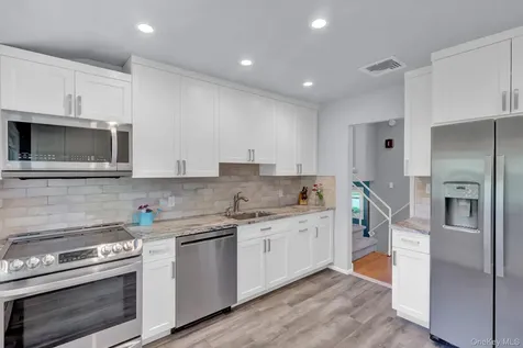 33 Brook Path Plainview NY 11803