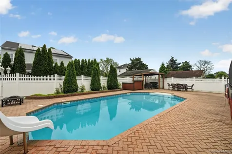 3341 Colony Drive Baldwin Harbor NY 11510