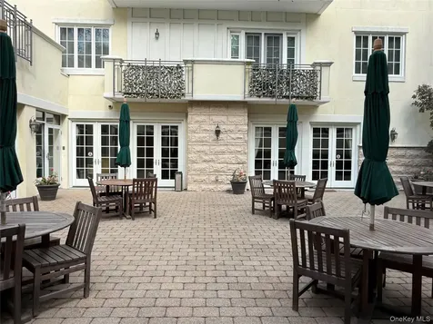 424 Trump Park Shrub Oak NY 10588