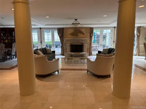 424 Trump Park Shrub Oak NY 10588