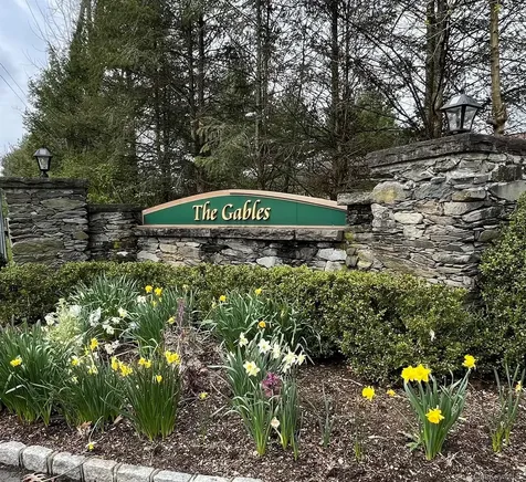 10 Orlando Drive Poughkeepsie NY 12603