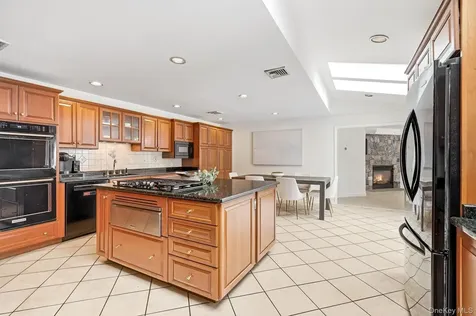 39 Lambert Lane New Rochelle NY 10804