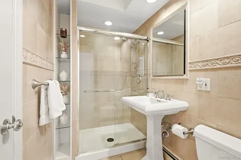 39 Lambert Lane New Rochelle NY 10804