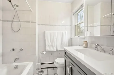 39 Lambert Lane New Rochelle NY 10804