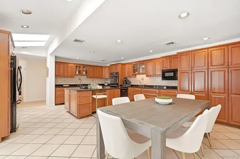 39 Lambert Lane New Rochelle NY 10804