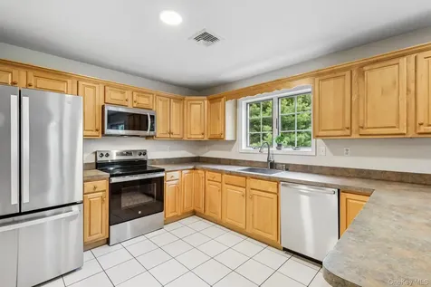 33 Sutherland Drive Highland Mills NY 10930