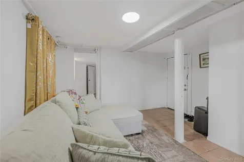 4733 Carpenter Avenue Bronx NY 10470