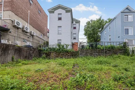 4733 Carpenter Avenue Bronx NY 10470