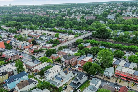 4733 Carpenter Avenue Bronx NY 10470