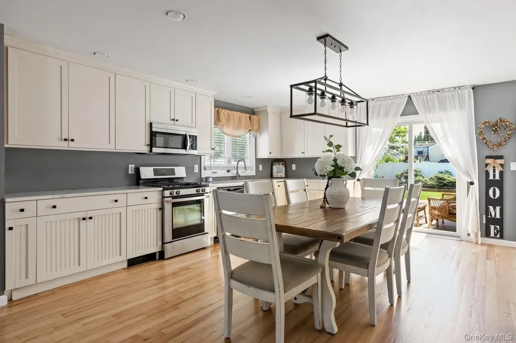 102 Garfield Place Massapequa NY 11758