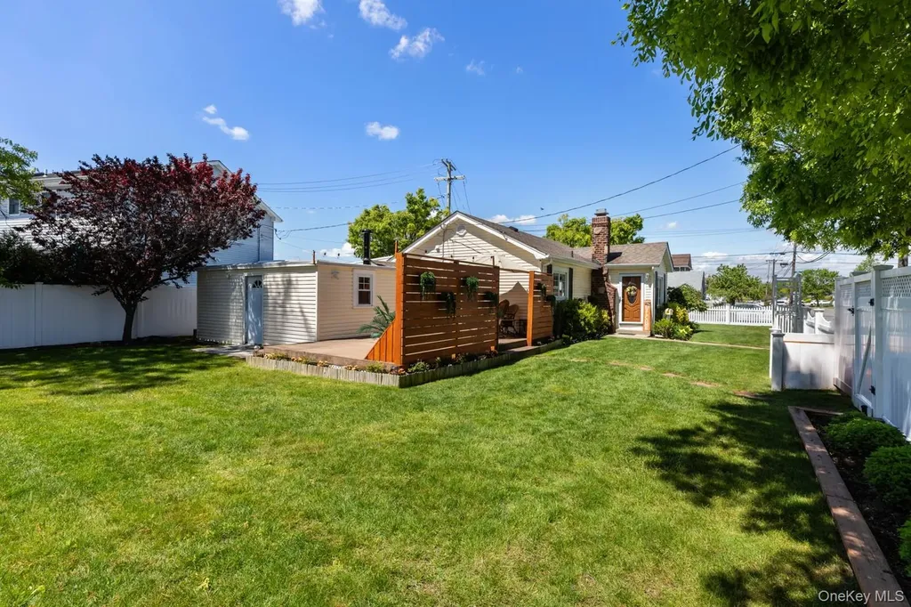 102 Garfield Place Massapequa NY 11758