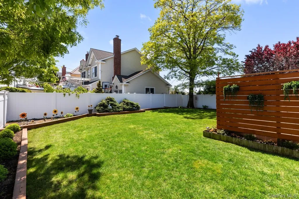 102 Garfield Place Massapequa NY 11758