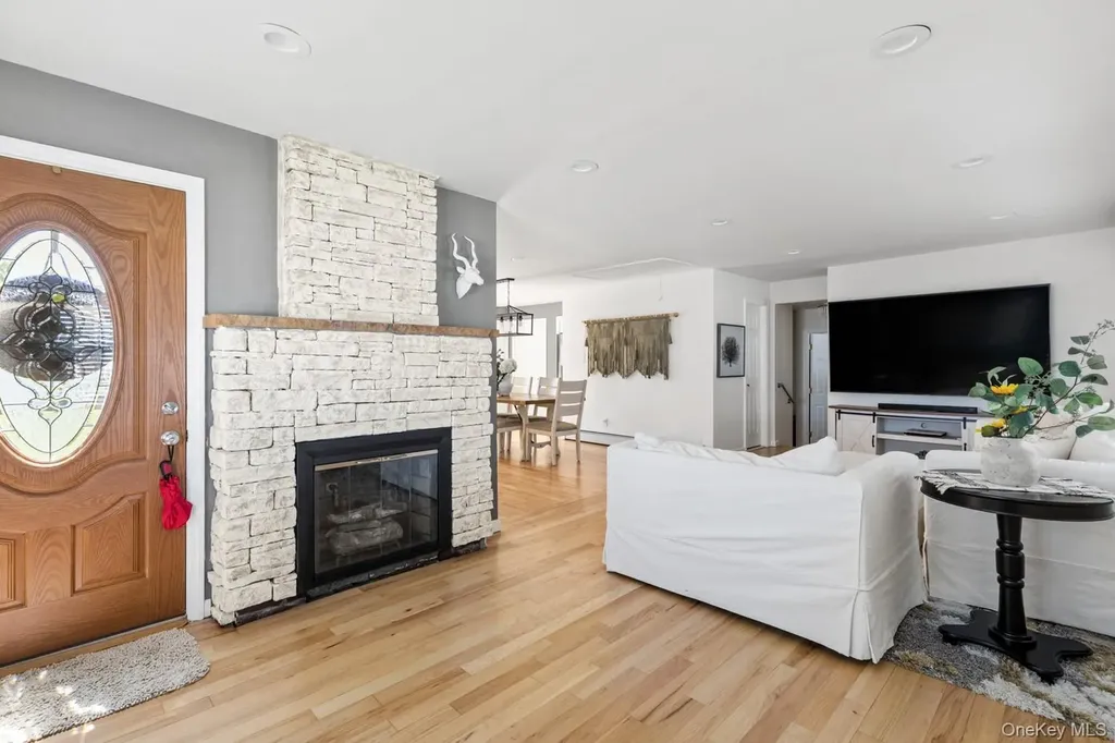 102 Garfield Place Massapequa NY 11758