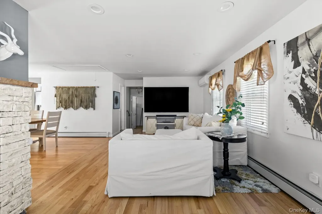 102 Garfield Place Massapequa NY 11758