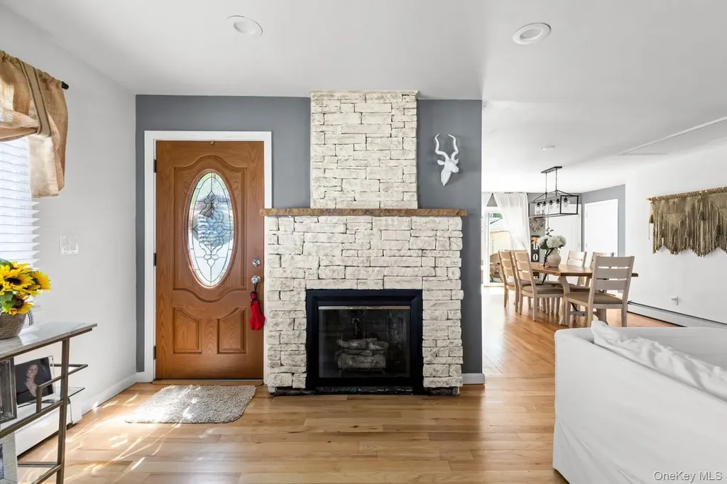 102 Garfield Place Massapequa NY 11758