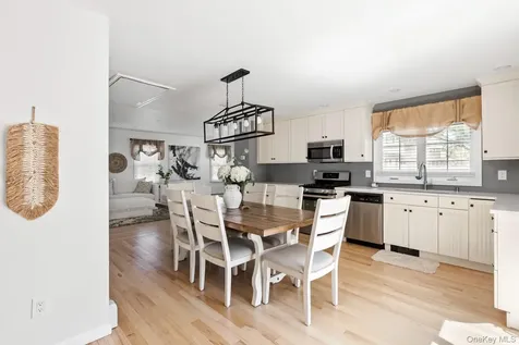 102 Garfield Place Massapequa NY 11758