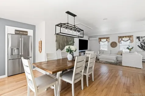 102 Garfield Place Massapequa NY 11758