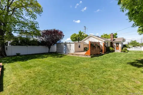 102 Garfield Place Massapequa NY 11758