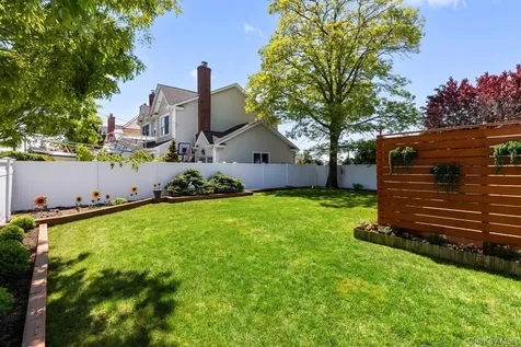 102 Garfield Place Massapequa NY 11758