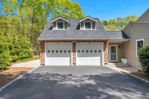 5 Barbara Anne Street Manorville NY 11949