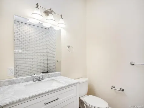 15 Summit Place Glen Cove NY 11542