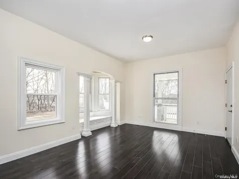 15 Summit Place Glen Cove NY 11542