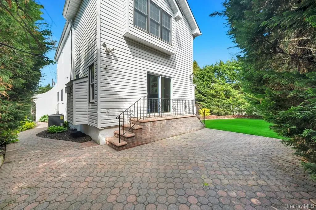 357 Wynsum Avenue Merrick NY 11566