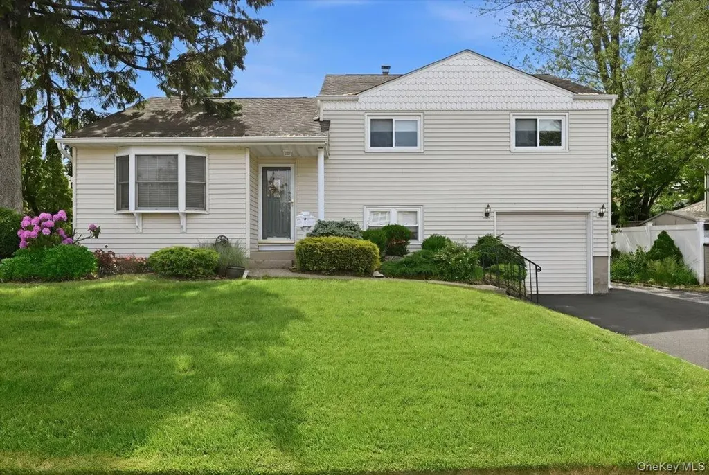 5 Hastings Road Massapequa NY 11758