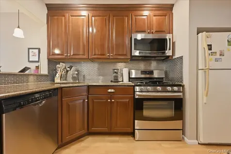 5 Hastings Road Massapequa NY 11758