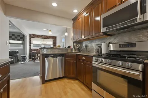 5 Hastings Road Massapequa NY 11758