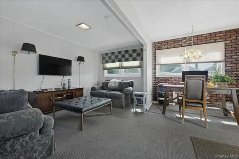 5 Hastings Road Massapequa NY 11758