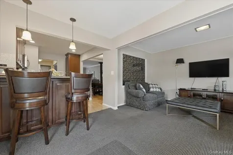 5 Hastings Road Massapequa NY 11758