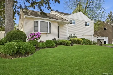 5 Hastings Road Massapequa NY 11758