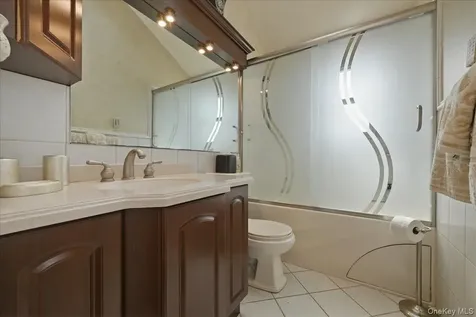 5 Hastings Road Massapequa NY 11758