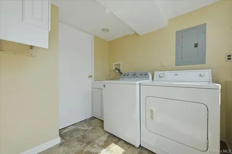 5 Hastings Road Massapequa NY 11758