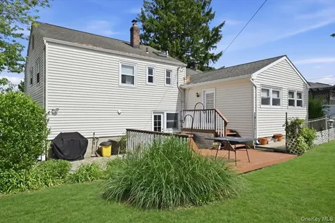5 Hastings Road Massapequa NY 11758