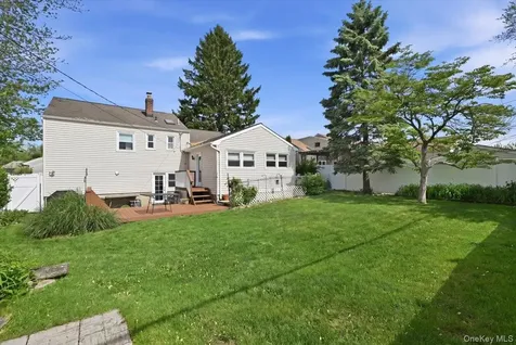 5 Hastings Road Massapequa NY 11758