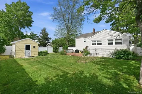 5 Hastings Road Massapequa NY 11758