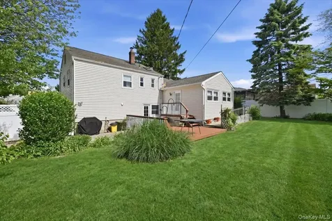 5 Hastings Road Massapequa NY 11758