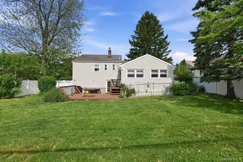 5 Hastings Road Massapequa NY 11758