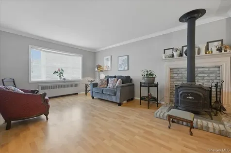 5 Hastings Road Massapequa NY 11758