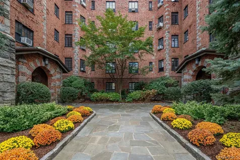 45 Pondfield Road W Bronxville NY 10708