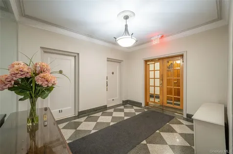 45 Pondfield Road W Bronxville NY 10708