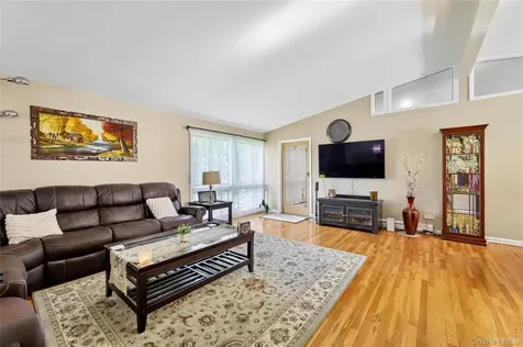 5 Shagbark Court New City NY 10956